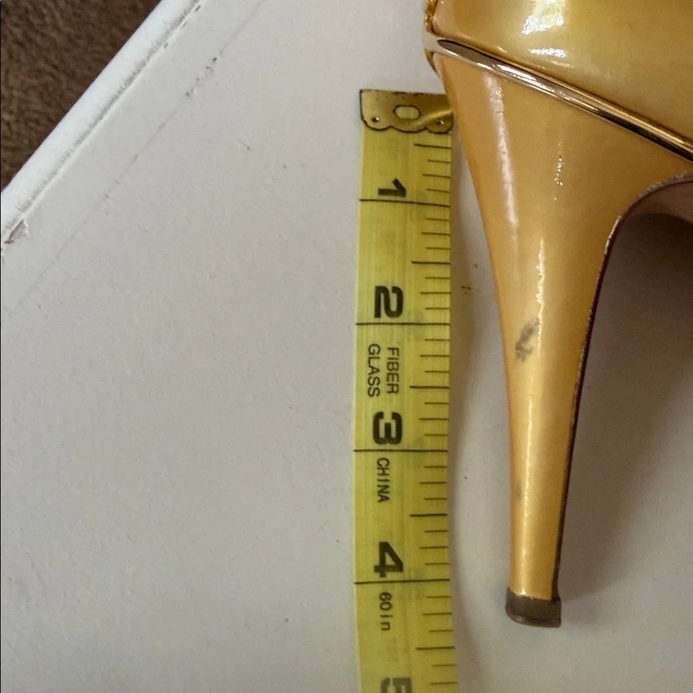 Chanel cream gold patent leather pumps - Picture 7 of 9